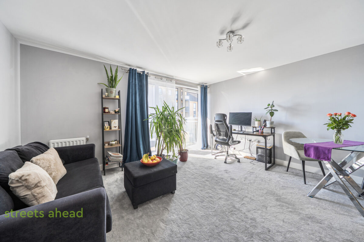 Watson Place, London, SE25, photo 1
