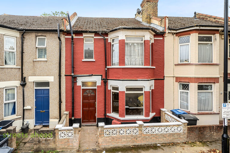 Sunnycroft Road, London, photo 1