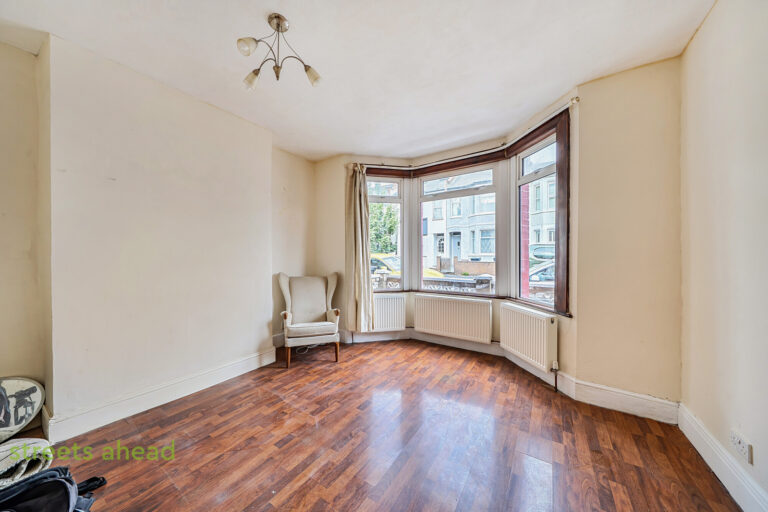 snwsah_snw260212_img_01.jpg Sunnycroft Road, London, SE25, photo 2