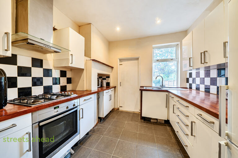 snwsah_snw260212_img_03.jpg Sunnycroft Road, London, SE25, photo 4