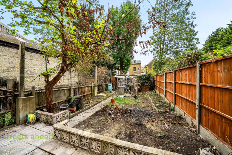 snwsah_snw260212_img_06.jpg Sunnycroft Road, London, SE25, photo 7