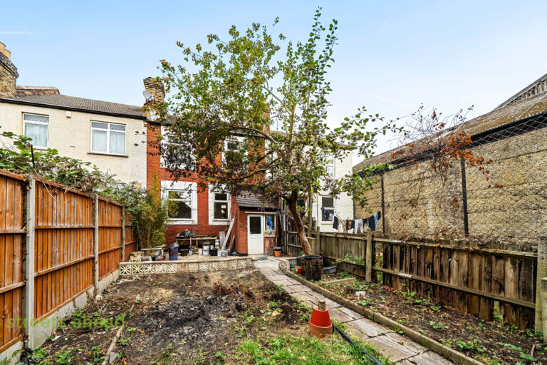 snwsah_snw260212_img_10.jpg Sunnycroft Road, London, SE25, photo 11