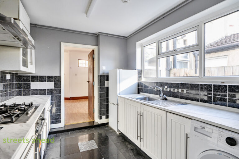 thosah_tho260214_img_02-v2.jpg Frant Road, Thornton Heath, photo 3