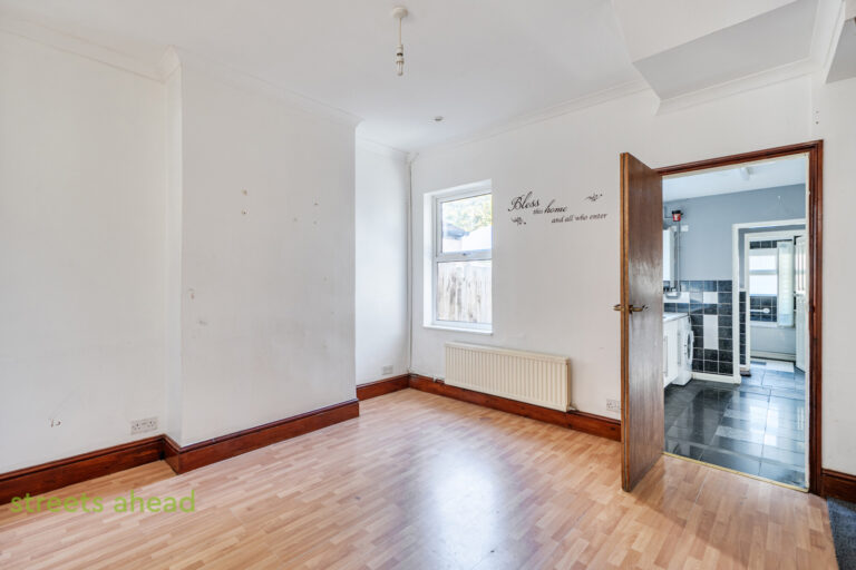 thosah_tho260214_img_03-v2.jpg Frant Road, Thornton Heath, CR7, photo 4
