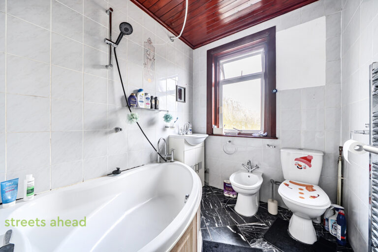 thosah_tho260277_img_16.jpg Limpsfield Avenue, Thornton Heath, CR7, photo 17